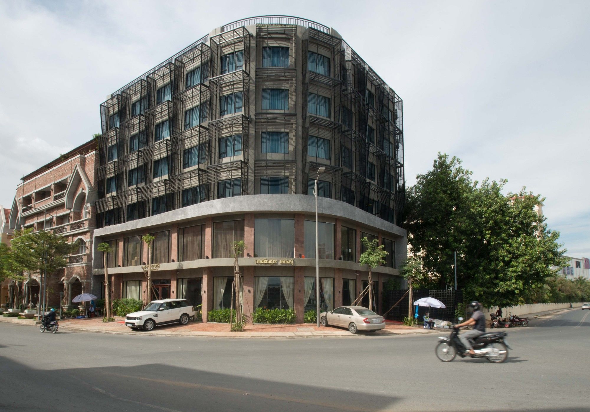 Almond Hotel Bassac River Phnom Penh Ngoại thất bức ảnh