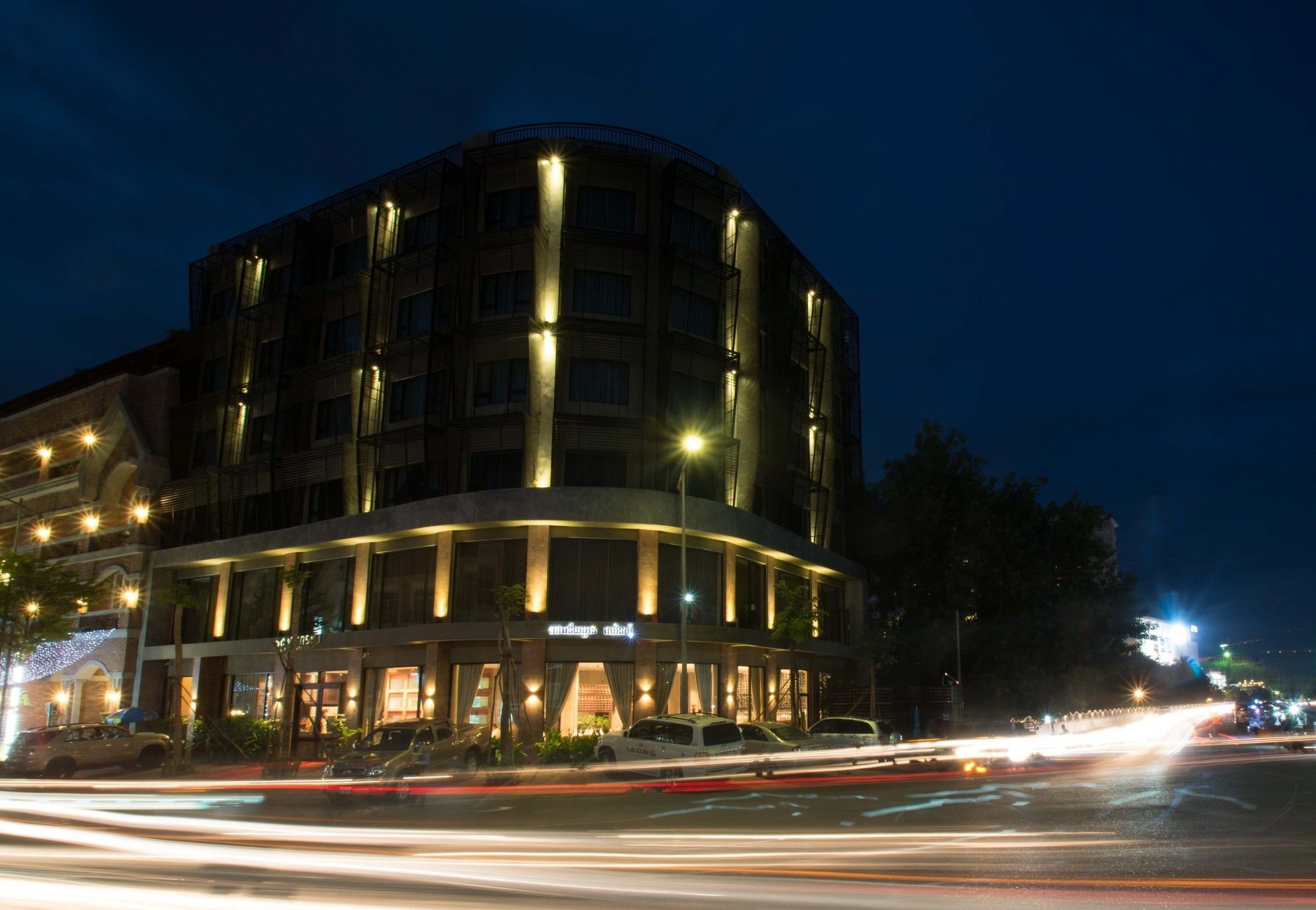 Almond Hotel Bassac River Phnom Penh Ngoại thất bức ảnh