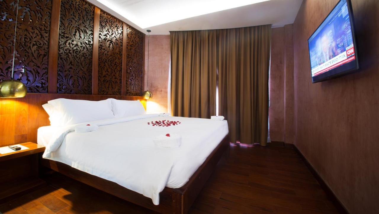 Almond Hotel Bassac River Phnom Penh Ngoại thất bức ảnh