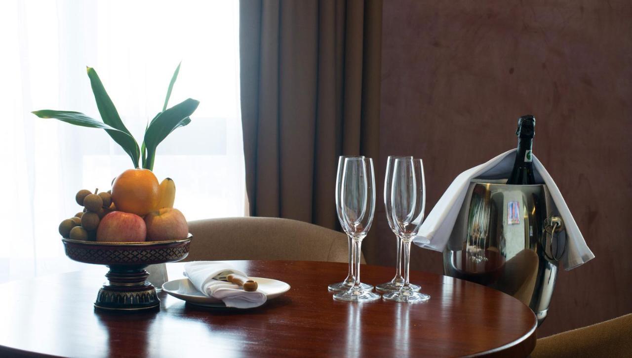 Almond Hotel Bassac River Phnom Penh Ngoại thất bức ảnh