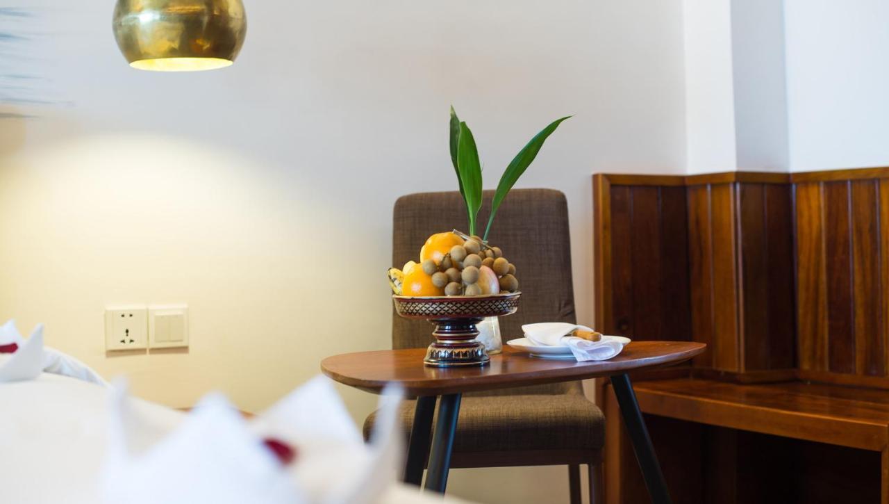 Almond Hotel Bassac River Phnom Penh Ngoại thất bức ảnh