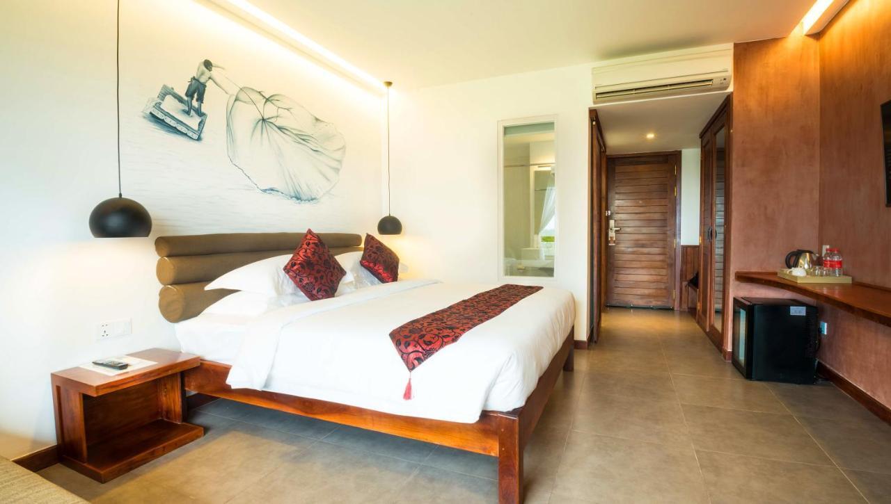 Almond Hotel Bassac River Phnom Penh Ngoại thất bức ảnh