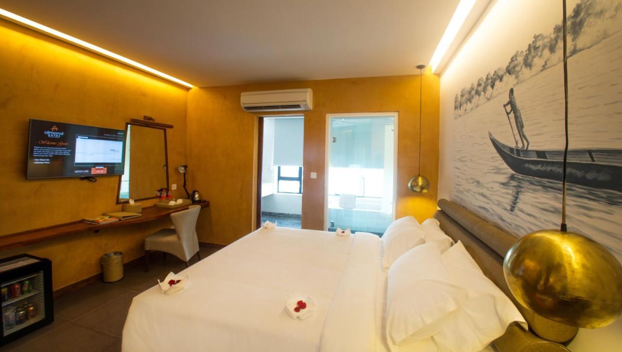 Almond Hotel Bassac River Phnom Penh Ngoại thất bức ảnh