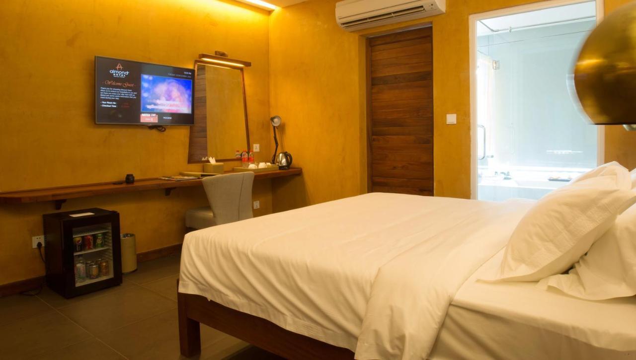 Almond Hotel Bassac River Phnom Penh Ngoại thất bức ảnh