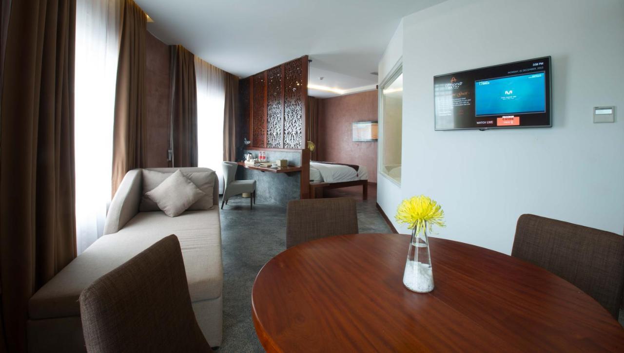 Almond Hotel Bassac River Phnom Penh Ngoại thất bức ảnh