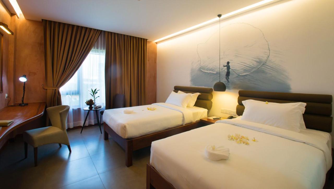 Almond Hotel Bassac River Phnom Penh Ngoại thất bức ảnh