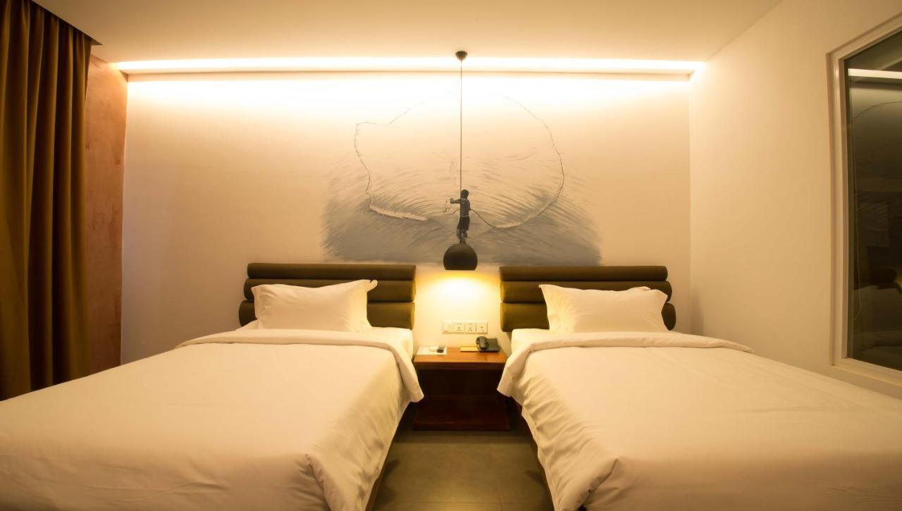 Almond Hotel Bassac River Phnom Penh Ngoại thất bức ảnh