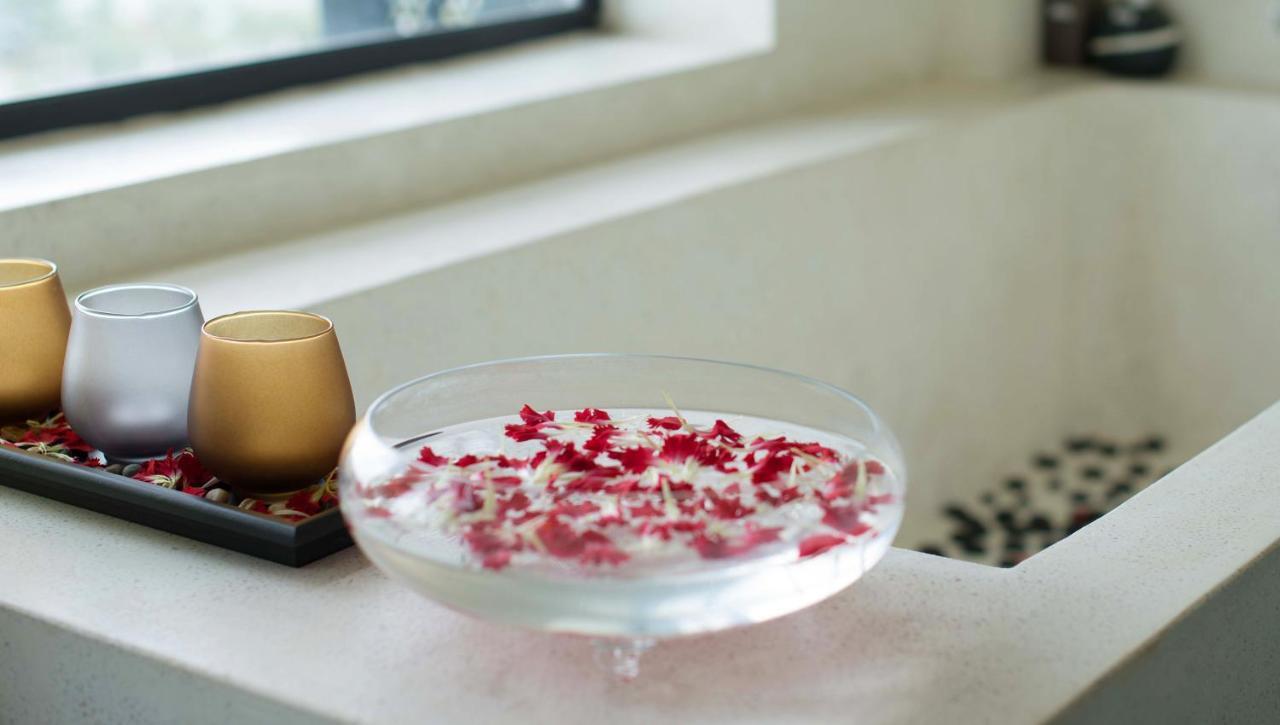 Almond Hotel Bassac River Phnom Penh Ngoại thất bức ảnh