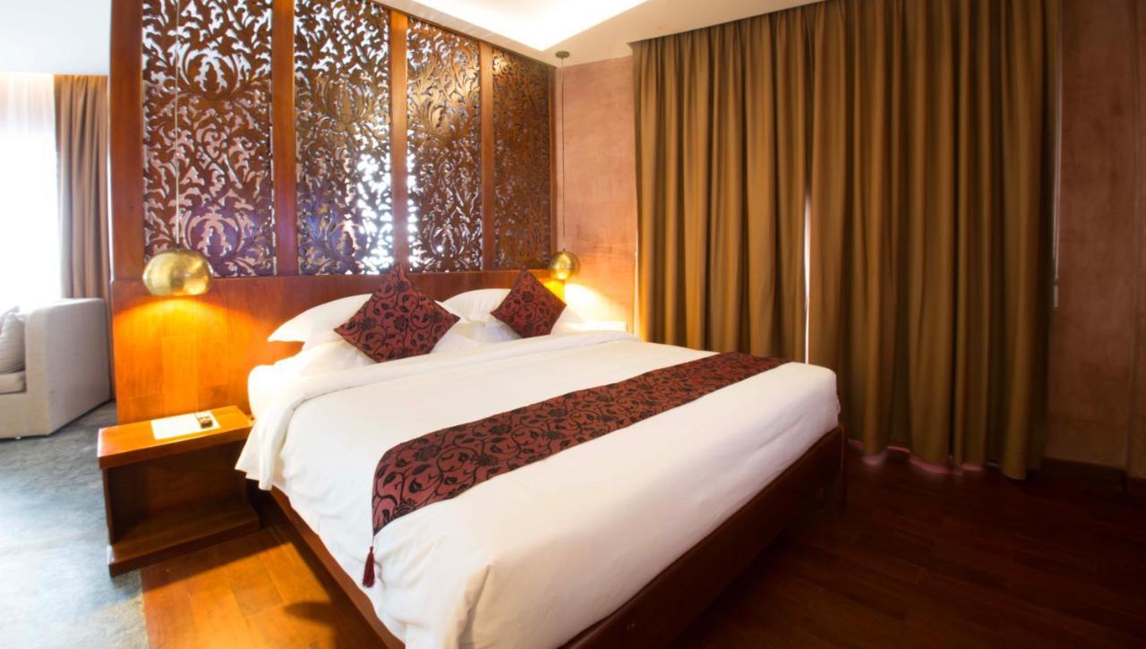 Almond Hotel Bassac River Phnom Penh Ngoại thất bức ảnh