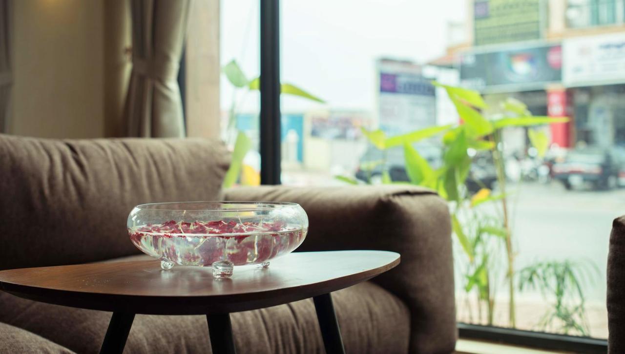 Almond Hotel Bassac River Phnom Penh Ngoại thất bức ảnh